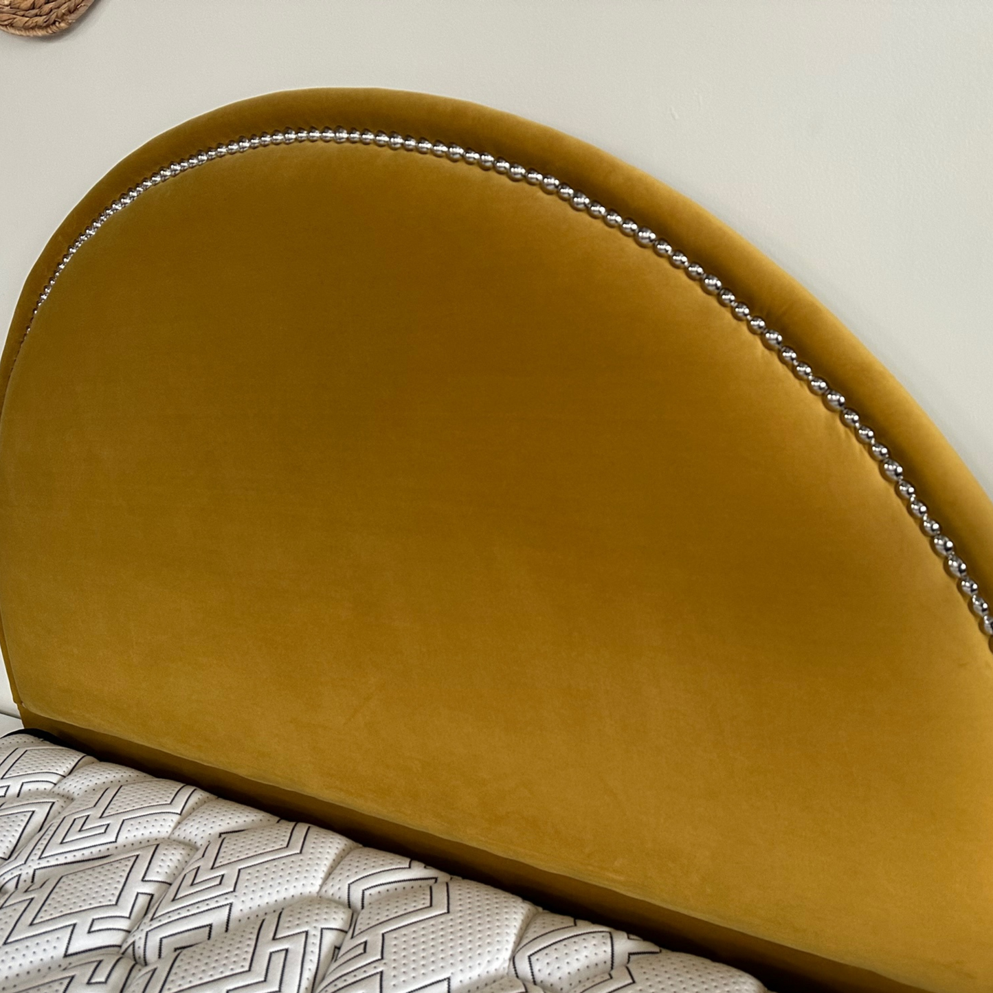 Moonsun Bedframe - Queen size